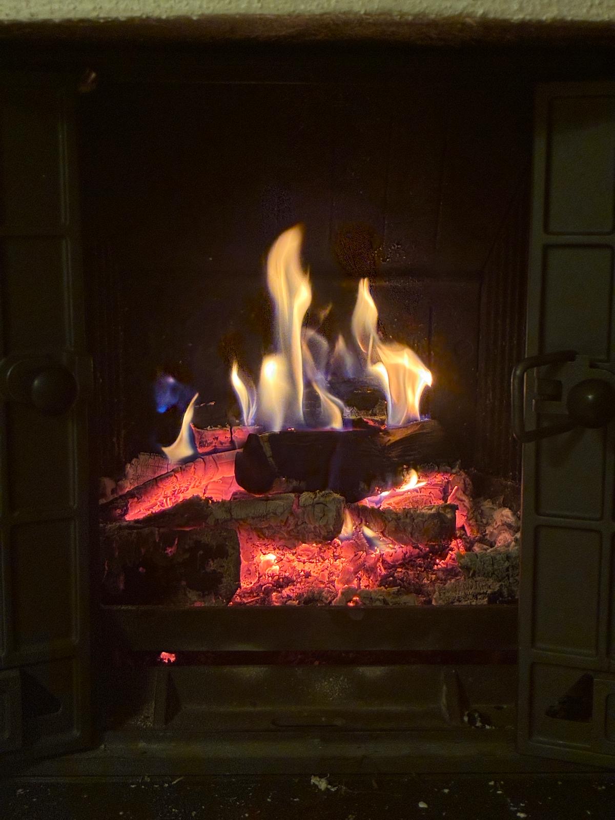 Eldstad vid stugan
