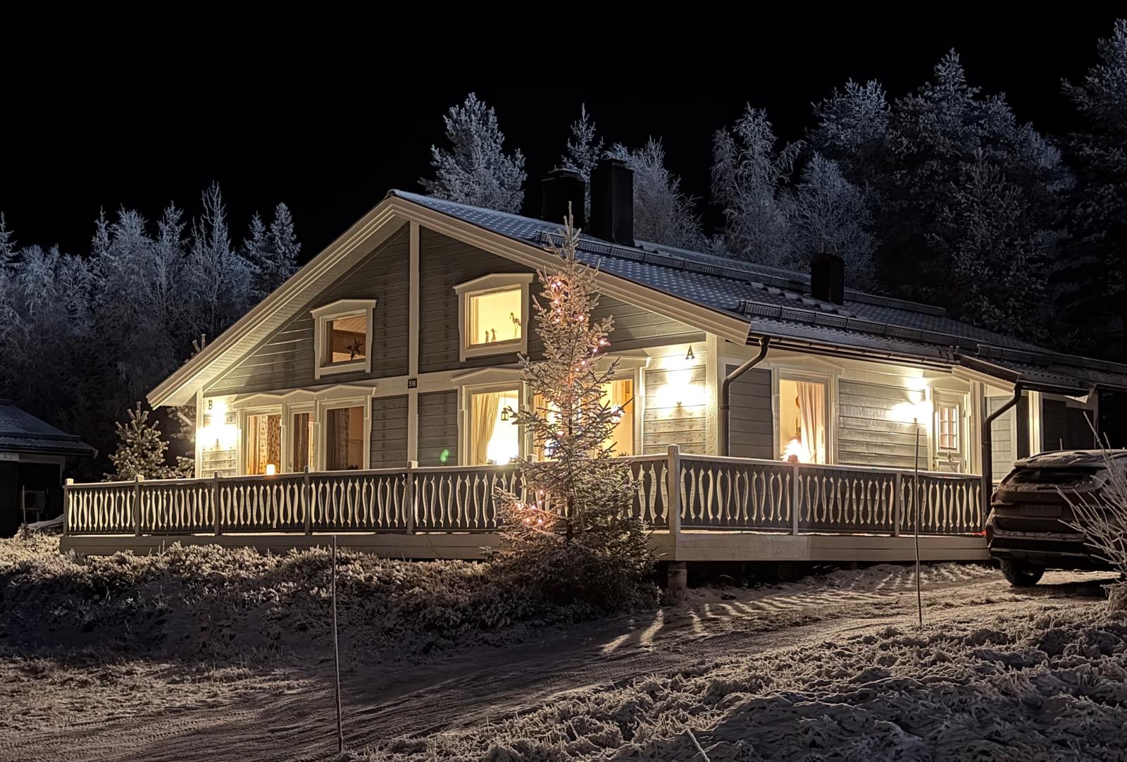 Vintervit skog i Kläppen, snö och tallar